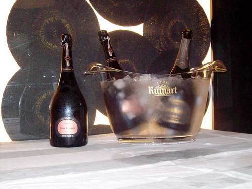 Ruinart Champagne: Vino blanco con corazón de tinto...