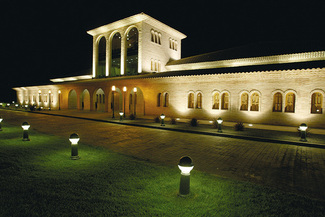 Hermosa Bodega Aragonesa integrada en el paisaje