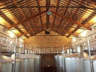 Interior de la bodega Emilio Clemente