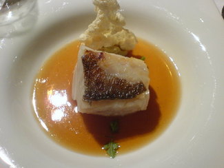 Bacalao rustido con caldo de pimientos asados