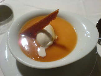 Manjar blanco de almendra con toffe de amareto y sorbete de salvia