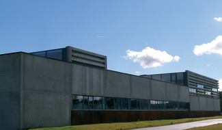 Vista de la moderna estructura de la Bodega Conde