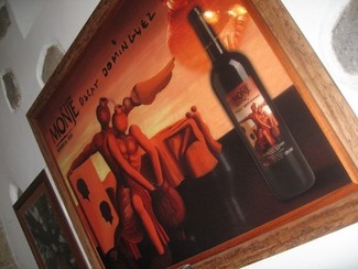 Uno de los cuadros que decoran la bodega