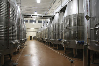 Depósitos en el interior de la bodega