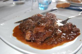 Rabo de buey al vino del Priorat. Contundente.