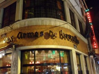 Los luminosos del local