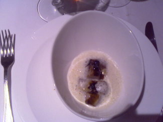 Tocineta de ibérico con sopa de avellanas