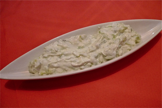 crema de yogur con pepino y ajo