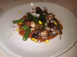 salteado de espárragos y calamarcitos