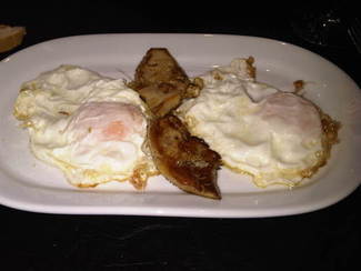 Ous amb escalopa de foie