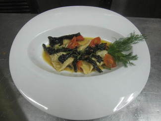 Pasta fresca rellena de ciervo con salvia y trompetas de la muerte
