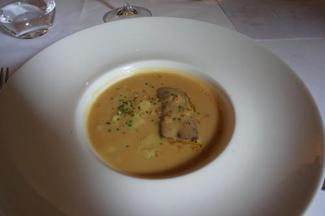 foie con caldo de garbanzos