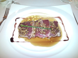 Tataki de atún rojo de almadraba con soja y jenjibre