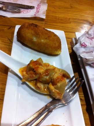 croqueta y cuchara de hongos