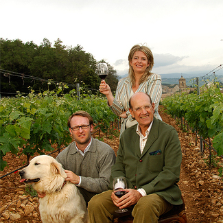 Miguel Canalejo Larrainzar junto a sus hijos