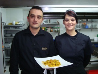 Nieves, jefa de cocina y Paco, jefe de sala