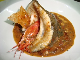 Rodaballo con salsa de caviar de erizo y gamba rallada