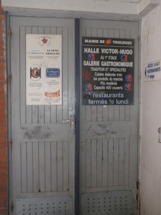 Una de las puertas de Cceso