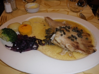 Raya con mantequilla negra y alcaparras