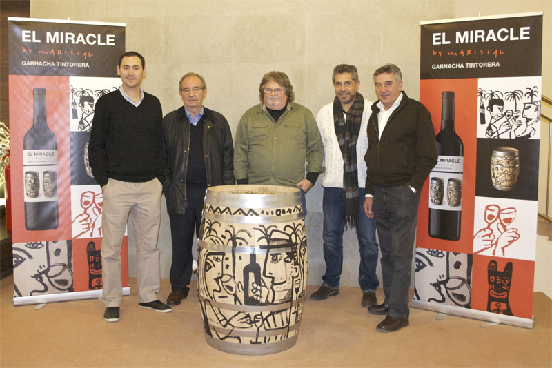 Bodegas Vicente Gandía incorpora una barrica pintada por Javier Mariscal a su museo ‘Arte en Barrica’