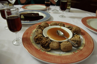 Nueces con miel y mistela