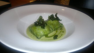 Crepes de espinacas con vieiras.