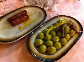 Unos entrantes, cortesía de la casa