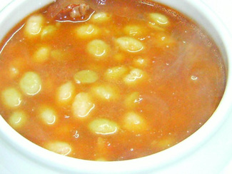 Pochas con chorizo