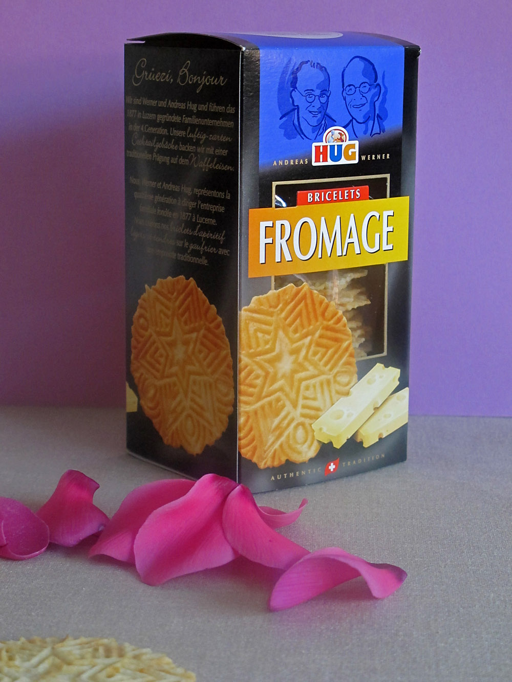 Fina galleta para canapé, con forma de flor.