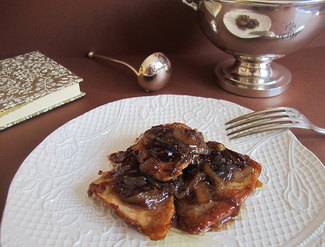 Solomillitos en salsa de higos, con cebolla caramelizada.