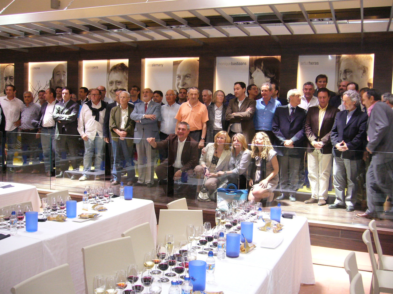 Bodegas Vicente Gandia cita al sector del vino valenciano en un cálido homenaje a la trayectoria de José Vicente Guillem