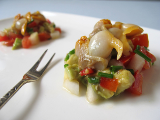 Ensalada de berberechos en un bocado.