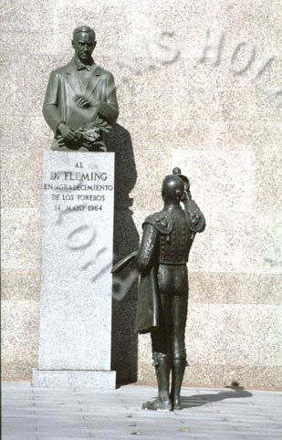 ESTATUA "AL DOCTOR FLEMING EN AGRADECIMIENTO DE LOS TOREROS