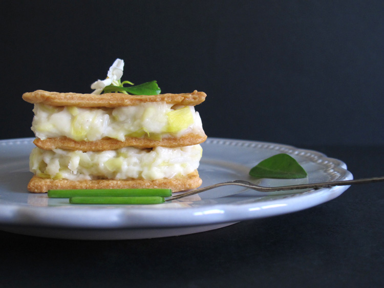 Hojaldre de puerro y bechamel.