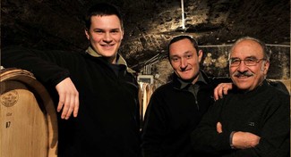 Los vinos del “bigotón”, auténtica magia blanca