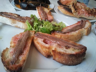 Anchoas con “pa torrat amb tomàquet