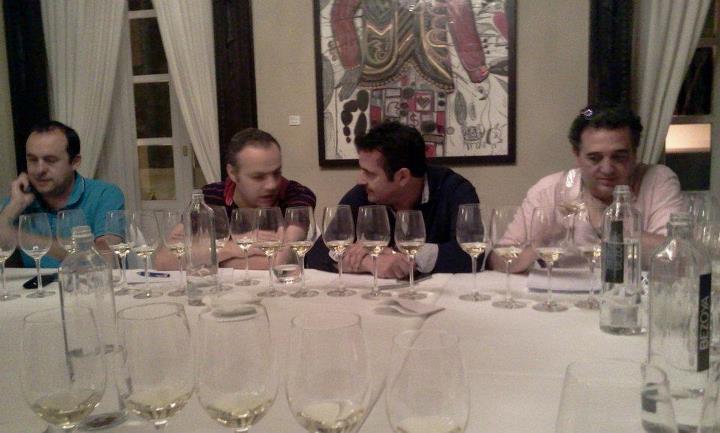 Cata de vinos blancos de Borgoña en el restaurante La Embajada