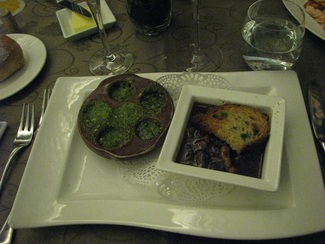 Huevo "en meurette" y 6 caracoles