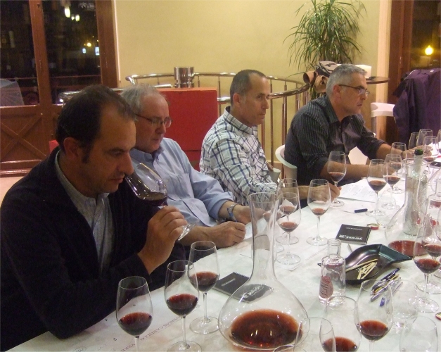 ¿Qué hacemos cuando nos dan a probar un vino en un restaurante?