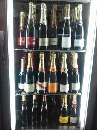 Cava climatizada con champagnes
