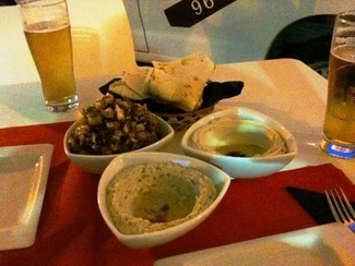 Hummus, Fatuch y Emtabal