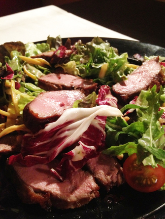 Ensalada de magret de pato