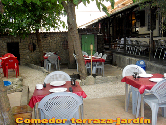 Comedor en terraza jardín