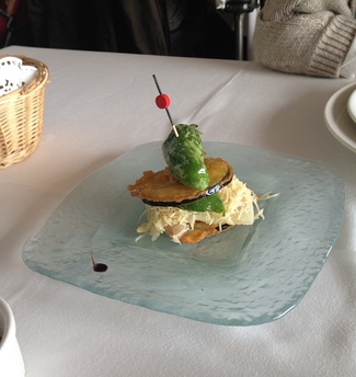 Berenjena crujiente con tres quesos y jamón ibérico