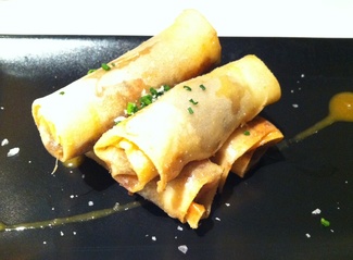 Rollitos crujientes de rabo de toro con mostaza de miel