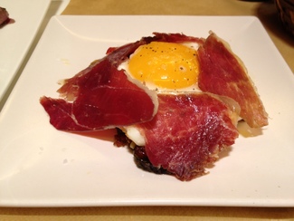 Huevos trufados con jamón