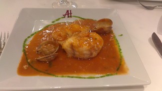 Lomos de rape a la mariscada.