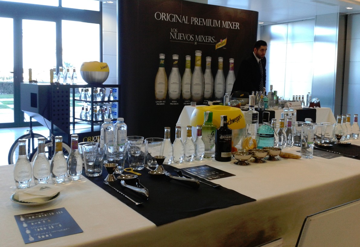 ¿Cómo hacer un Gin Tonic perfecto? Taller Schweppes con Ginebras Premium en el 12º Encuentro Verema