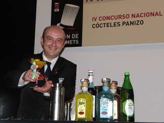 Ander Danel Sánchez Irigoyen gana el Concurso Nacional de Cócteles Panizo con "Poseidón". 