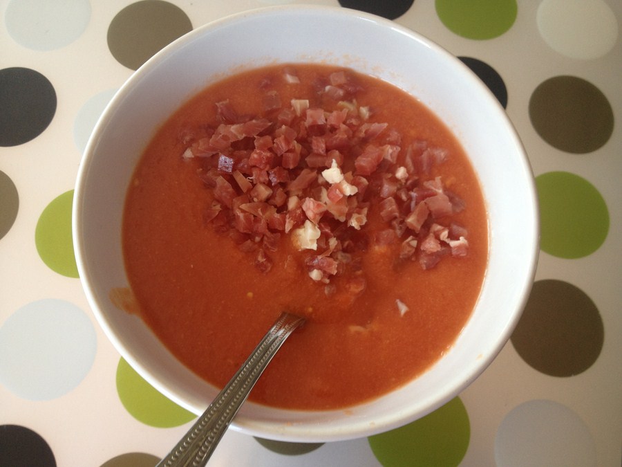 Receta express de salmorejo e ideas para una fondue con salmorejo